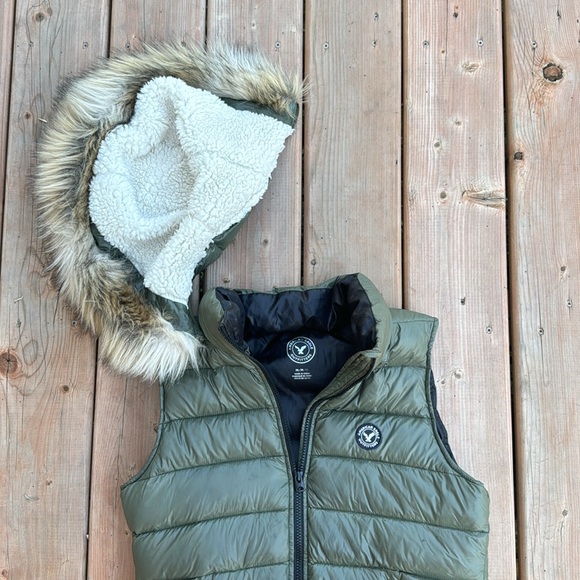 Medium Olive Green Puffy Vest - Picture 5 of 5